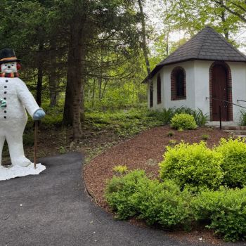 fairy-tale-forest-chapel-snowman